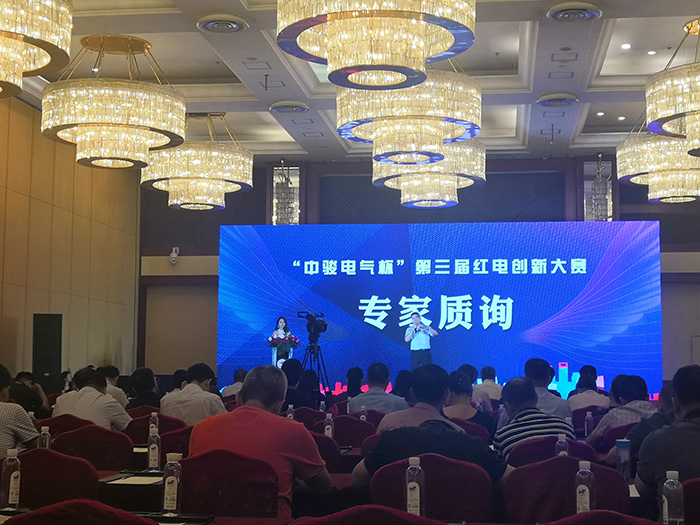 專家評審團(tuán)現(xiàn)場打分.jpg