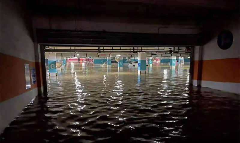 地下停車場淹水.jpg